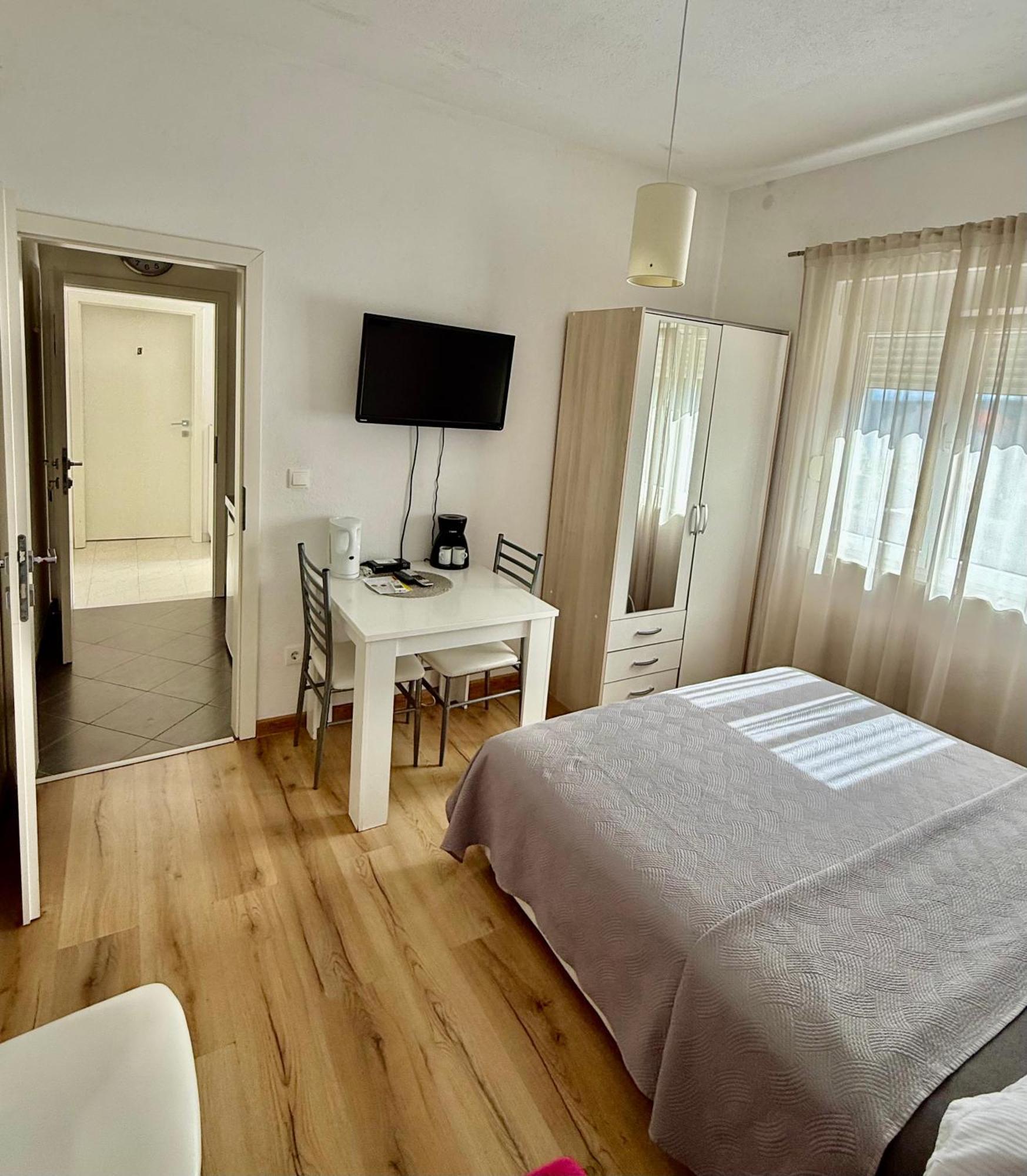 Apartments Zaja Сегет-Враниця Екстер'єр фото
