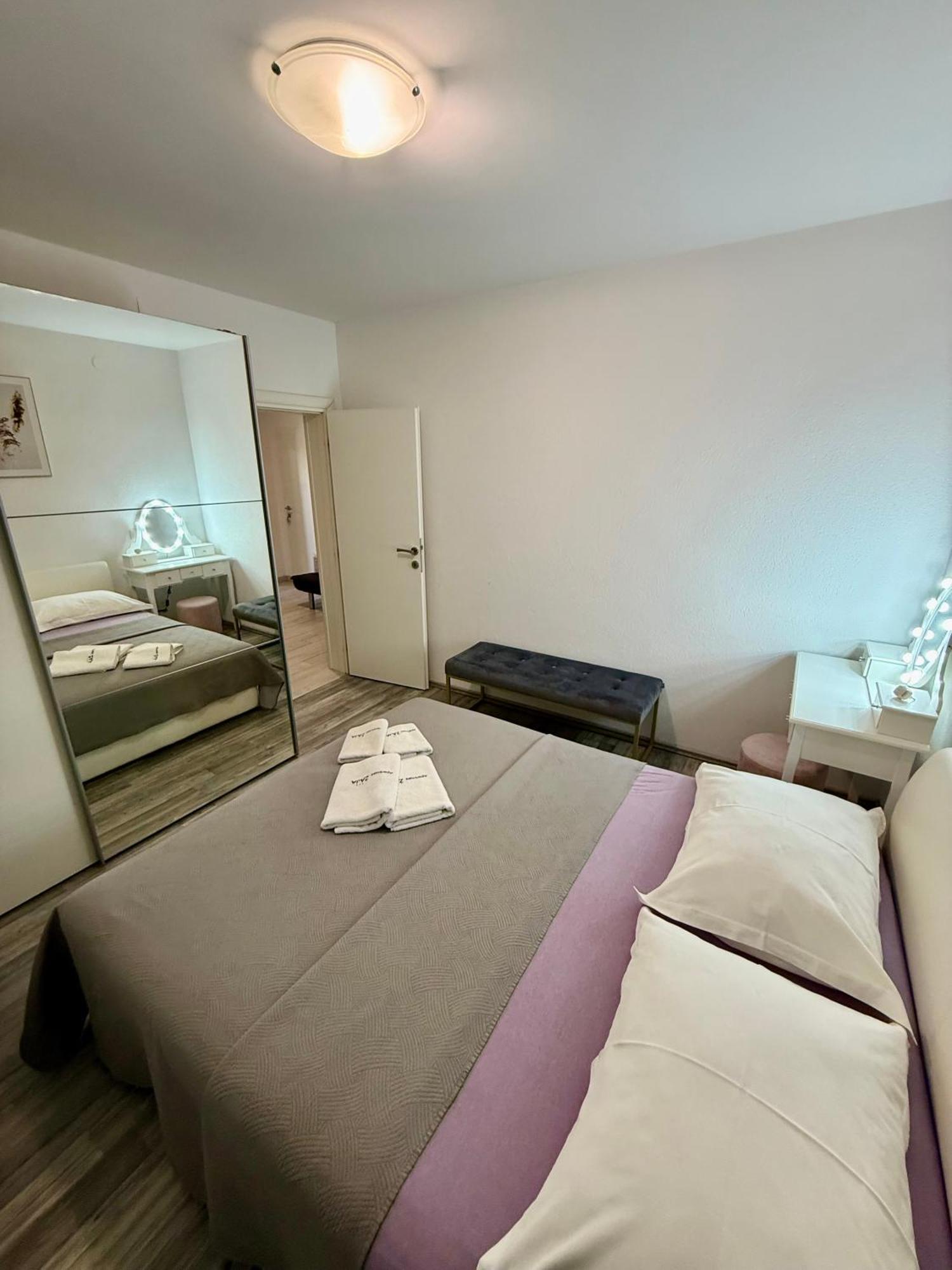 Apartments Zaja Сегет-Враниця Екстер'єр фото