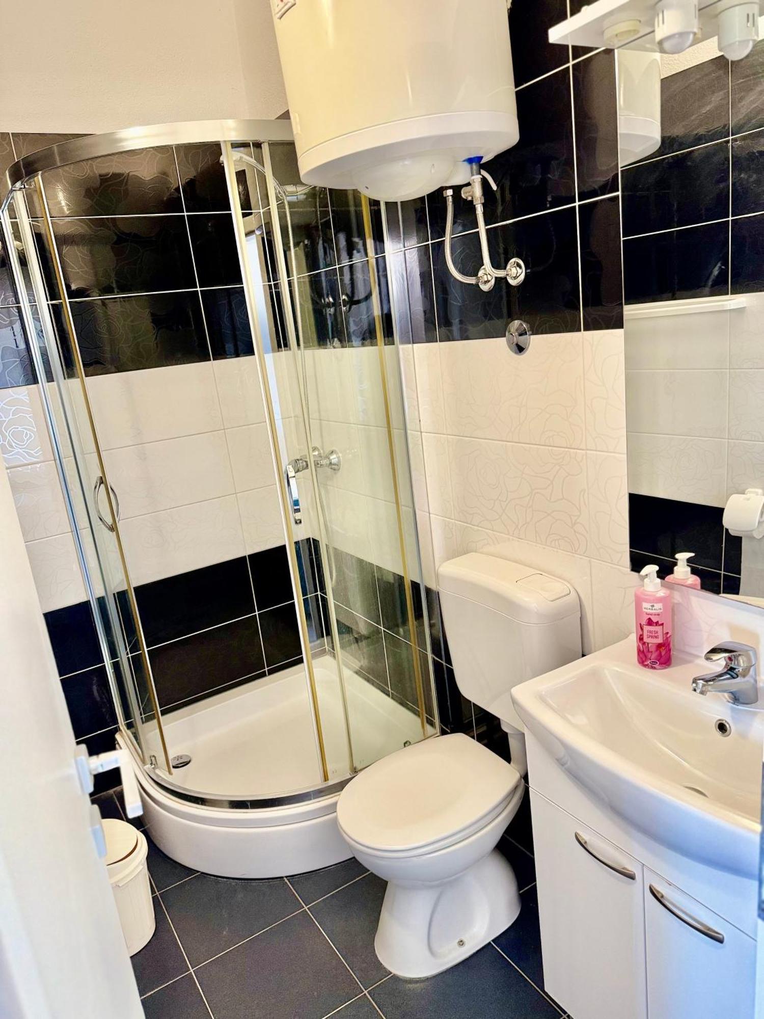 Apartments Zaja Сегет-Враниця Екстер'єр фото