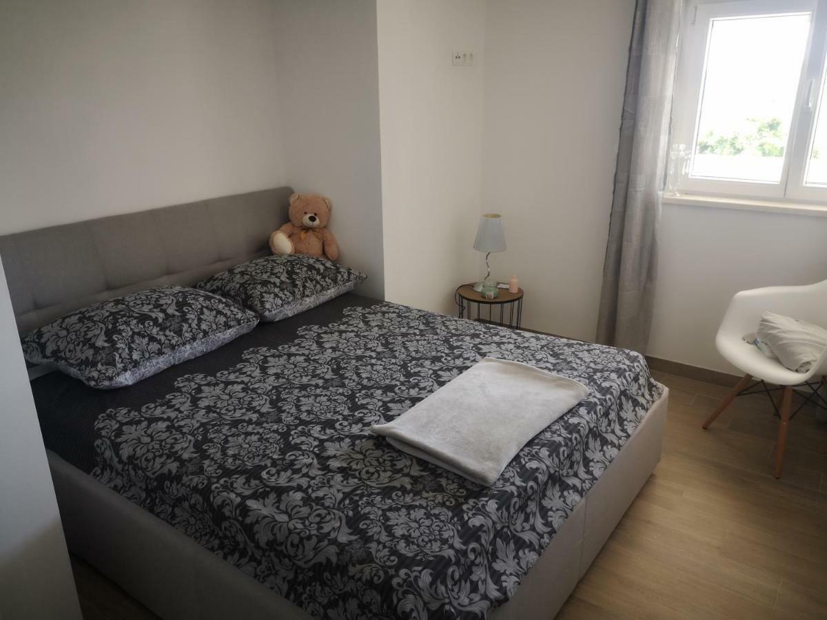 Apartments Zaja Сегет-Враниця Екстер'єр фото